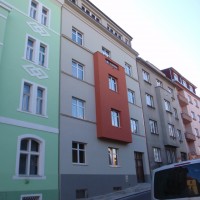 Na Jezerce 18, Praha 4 – oprava uliční a dvorní fasády, oprava střechy, vestavba dvou půdních bytů